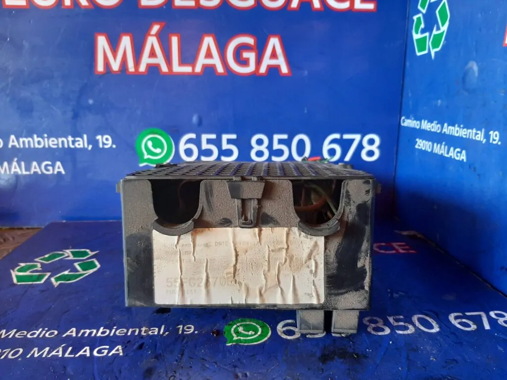 CAJA RELES / FUSIBLES 93982