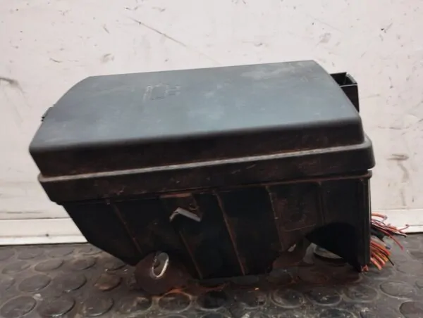 CAJA RELES / FUSIBLES 108175