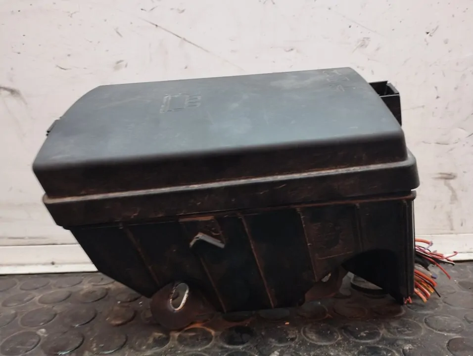 CAJA RELES / FUSIBLES 108175