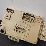 CAJA RELES / FUSIBLES 110204