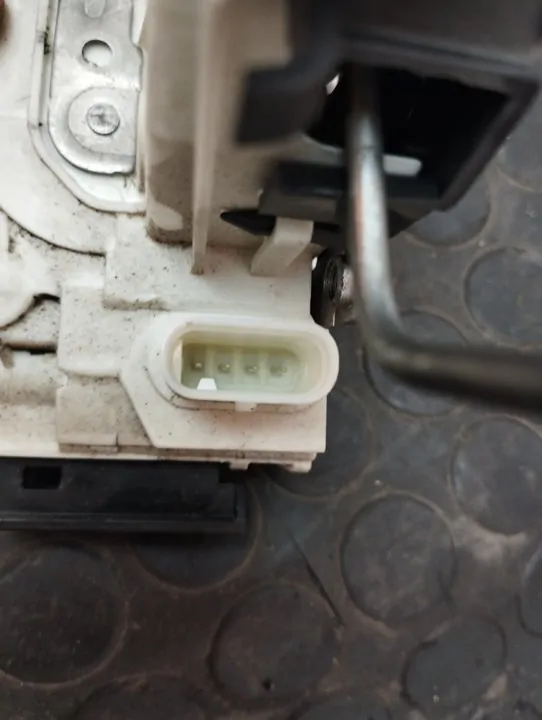 CERRADURA PUERTA TRASERA IZQUIERDA 109742