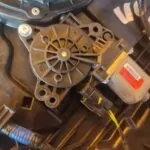 ELEVALUNAS TRASERO DERECHO 96499