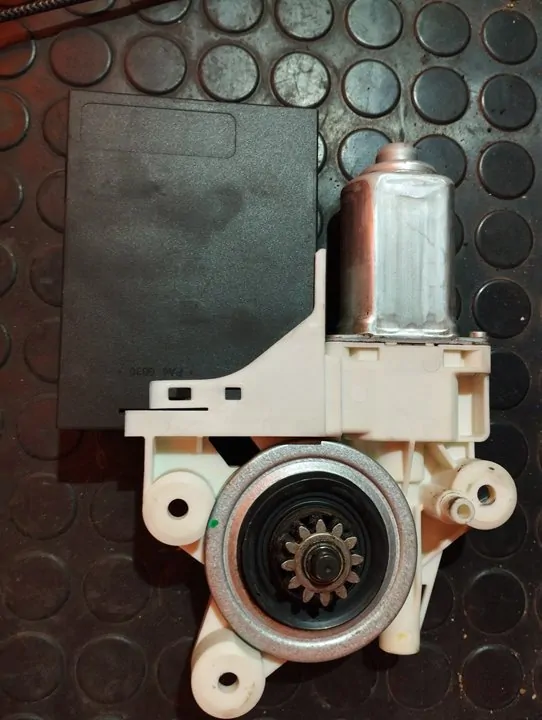 MOTOR ELEVALUNAS DELANTERO DERECHO 108089