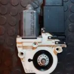 MOTOR ELEVALUNAS DELANTERO IZQUIERDO 107836