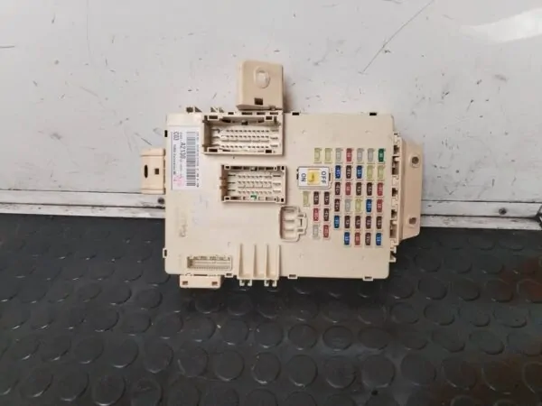 CAJA RELES / FUSIBLES 111862