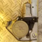 ELEVALUNAS DELANTERO DERECHO 100027