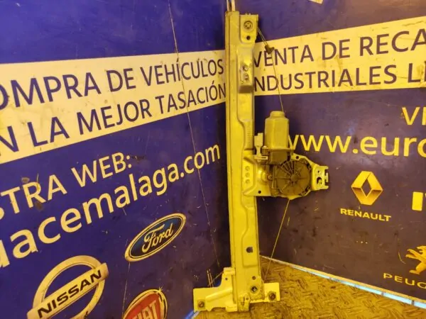 ELEVALUNAS DELANTERO DERECHO 99179