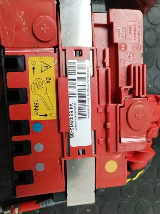 CAJA RELES / FUSIBLES 112314