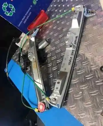 ELEVALUNAS DELANTERO DERECHO 91599