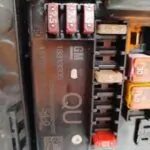 CAJA RELES / FUSIBLES 112516
