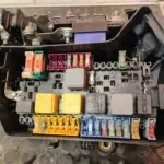 CAJA RELES / FUSIBLES 110058