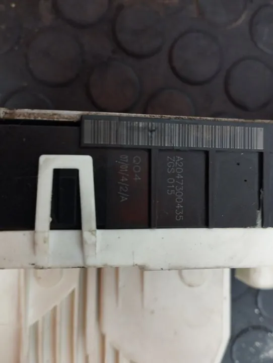 CERRADURA PUERTA TRASERA DERECHA 105615