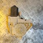 MOTOR ELEVALUNAS TRASERO DERECHO 99708