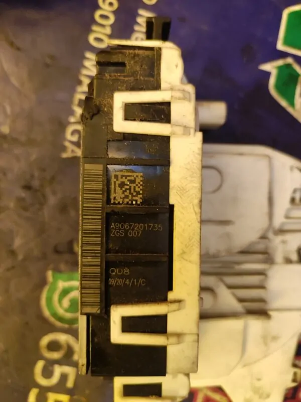CERRADURA PUERTA DELANTERA DERECHA 99280