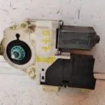 MOTOR ELEVALUNAS DELANTERO DERECHO 115671