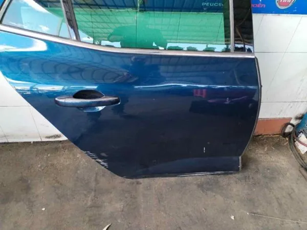 PUERTA TRASERA DERECHA 116327