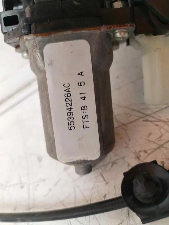 ELEVALUNAS DELANTERO DERECHO 116088