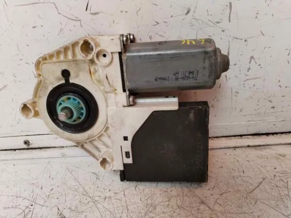 MOTOR ELEVALUNAS DELANTERO DERECHO 116415