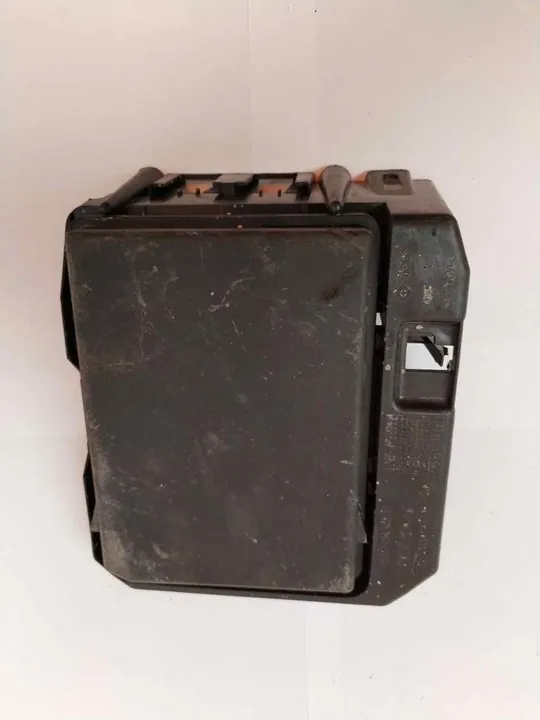 CAJA RELES / FUSIBLES 117469