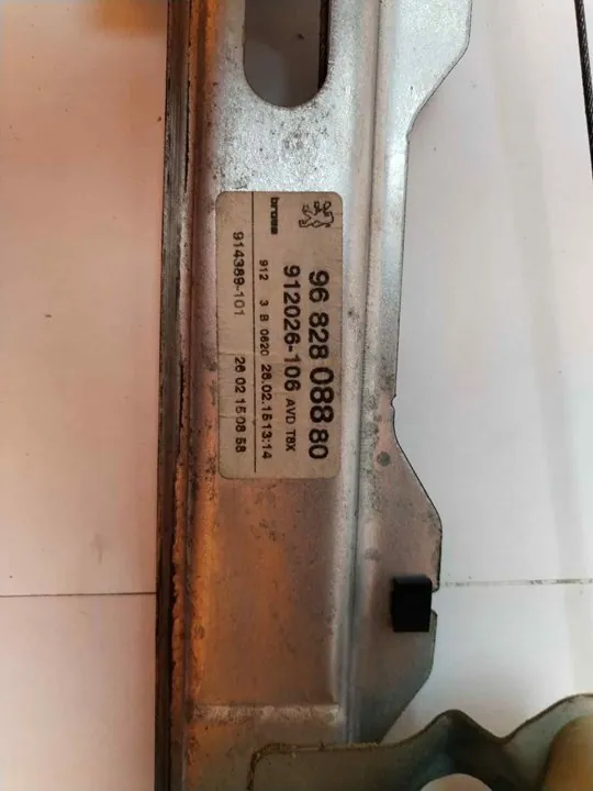ELEVALUNAS DELANTERO DERECHO 117776