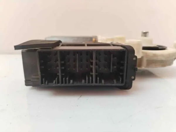 MOTOR ELEVALUNAS DELANTERO DERECHO 118081