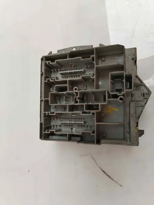 CAJA RELES / FUSIBLES 118635
