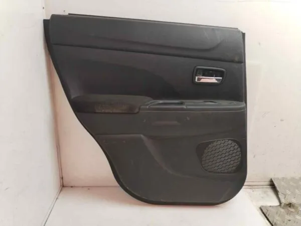 GUARNECIDO PUERTA TRASERA IZQUIERDA 119886