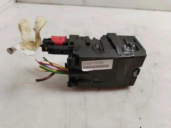 CAJA RELES / FUSIBLES 120237