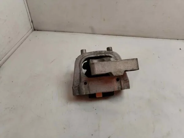 SOPORTE MOTOR DERECHO 120109