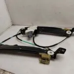 ELEVALUNAS DELANTERO DERECHO 121100