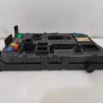 CAJA RELES / FUSIBLES 121409