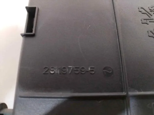 CAJA RELES / FUSIBLES 121409