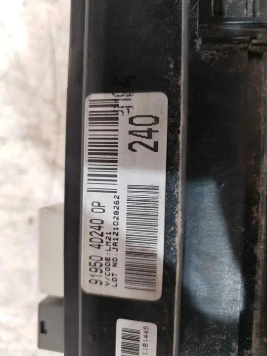 CAJA RELES / FUSIBLES 121476