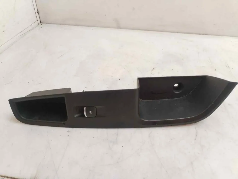 MANDO ELEVALUNAS DELANTERO DERECHO 120500