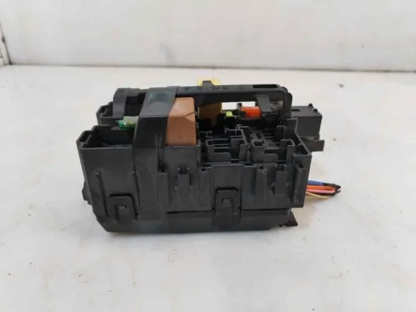CAJA RELES / FUSIBLES 121544