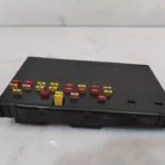 CAJA RELES / FUSIBLES 121298