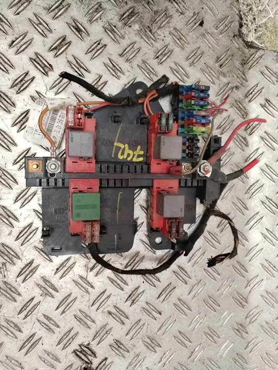 CAJA RELES / FUSIBLES 122660
