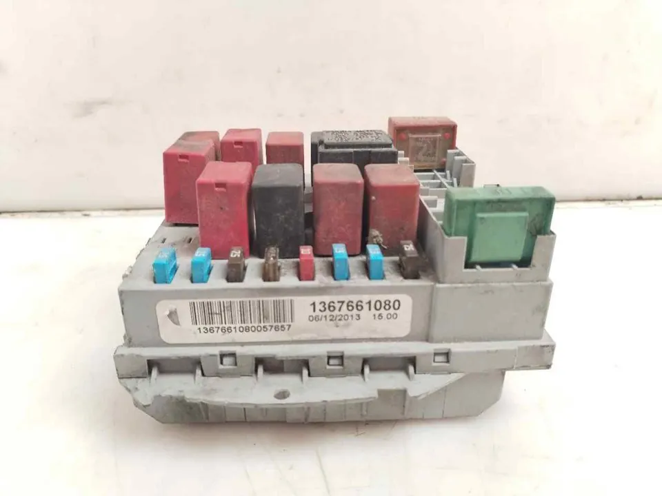CAJA RELES / FUSIBLES 122542
