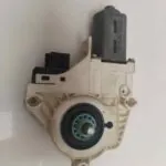 MOTOR ELEVALUNAS DELANTERO DERECHO 123483