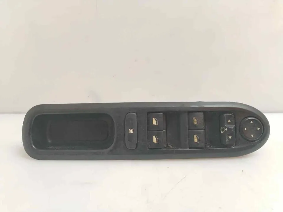 MANDO ELEVALUNAS DELANTERO IZQUIERDO 123295