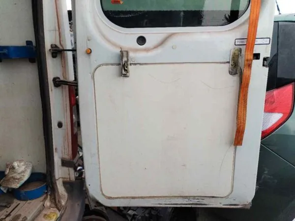 PUERTA TRASERA DERECHA 124173