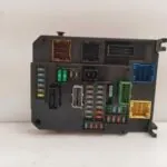 CAJA RELES / FUSIBLES 123928