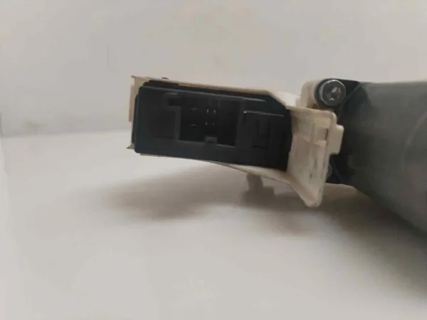 MOTOR ELEVALUNAS DELANTERO DERECHO 123483