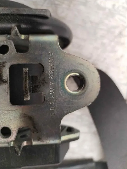 CINTURON SEGURIDAD DELANTERO DERECHO 124237