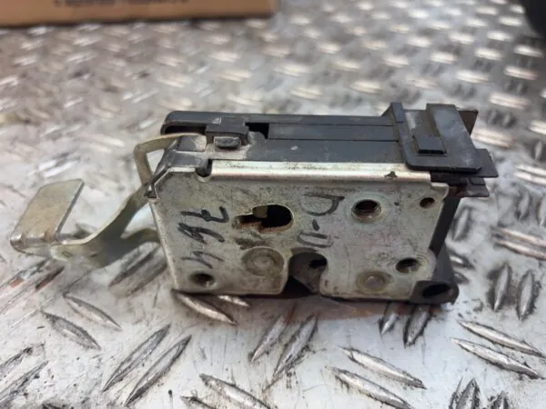 CERRADURA PUERTA DELANTERA DERECHA 124776