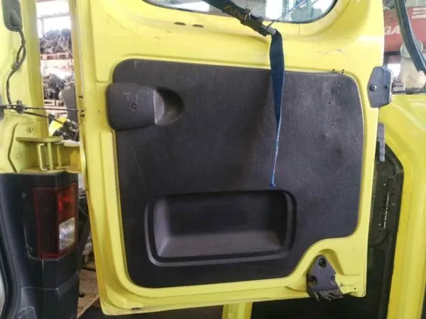 PUERTA TRASERA DERECHA 124431