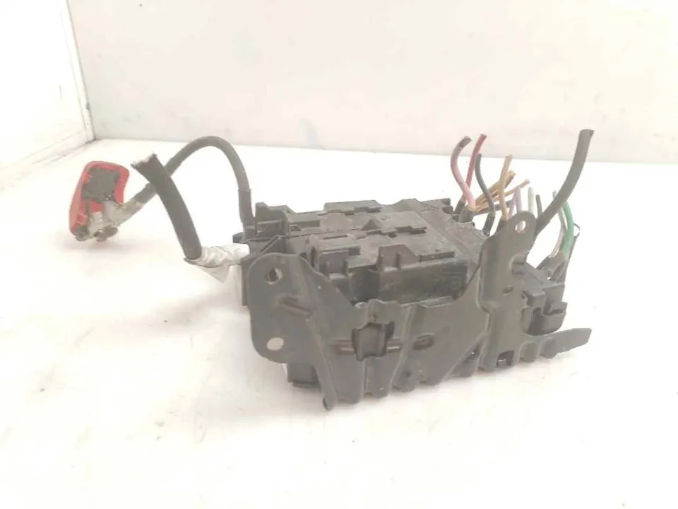 CAJA RELES / FUSIBLES 124143