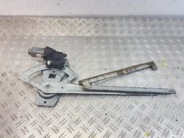 ELEVALUNAS DELANTERO IZQUIERDO 125064