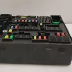 CAJA RELES / FUSIBLES 124963