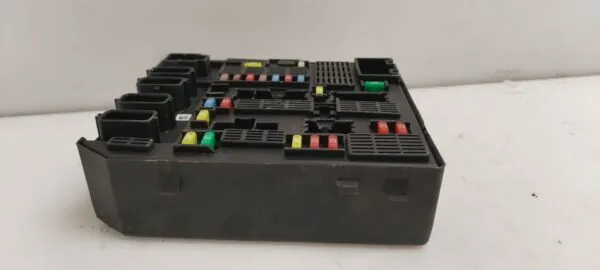 CAJA RELES / FUSIBLES 124963